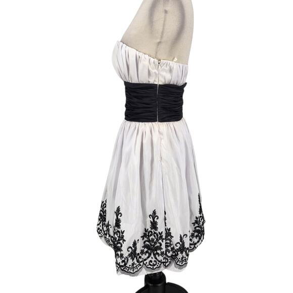 May Queen Y2K Strapless Mini Dress Ruched Waist Bubble Hem Embroidered - Picture 3 of 7